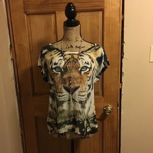 High Low Shear Front Tiger Tee